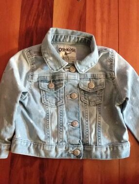 OshKosh B' Gosh 18 Months Girls Light Blue Denim Jean Jacket with Heart Designs